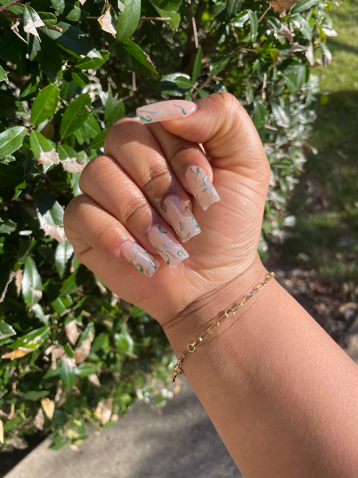 Metallic vine 🌿